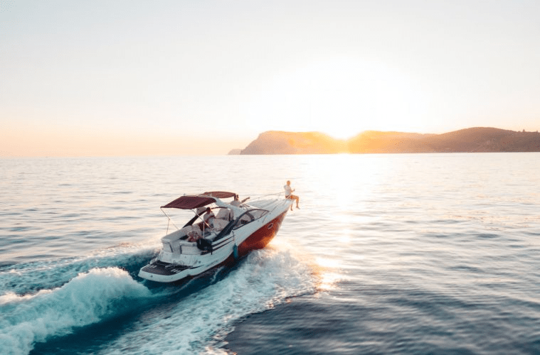 Top 5 Reasons to Buy a Boat